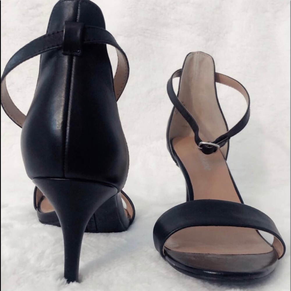 Black kitten heel shoes